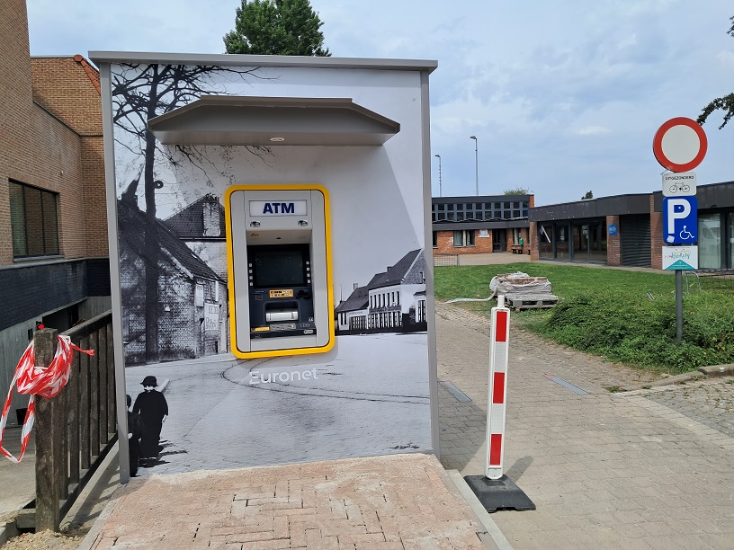 NIEUW BANKAUTOMAAT IN VARSENARE